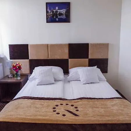 Boutique Hotel's I Milionowa מלון דירות 3*