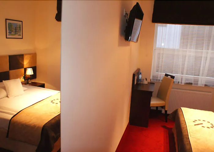 Boutique Hotel's I Milionowa Apartmanhotel 3*